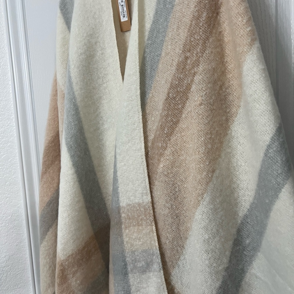 Wrap - Picture 2 of 4